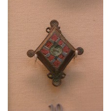 Brooch, enamelled lozenge-shaped, cross inside a diamond